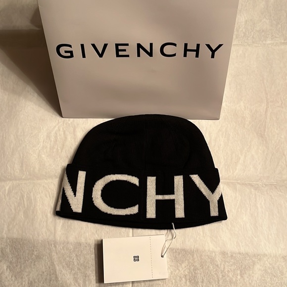 GIVENCHY BLACK LOGO BEANIE..💯% WOOL O/S BRAND NEW - Picture 3 of 5